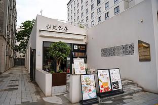 “退钱哥”前往酒店为国足送行：赶上送球员回家，也算有始有终